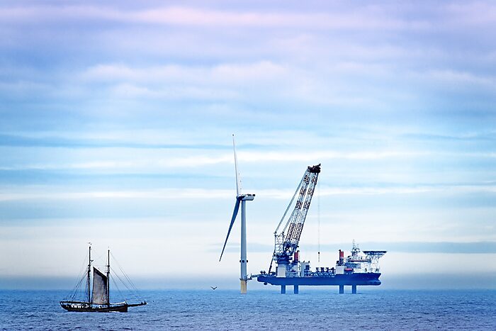 Wind turbine installation vessel